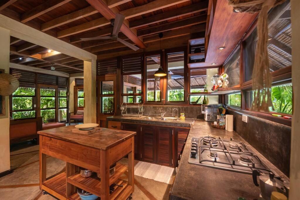 Alaia Hideaway Villa General Luna  Ngoại thất bức ảnh